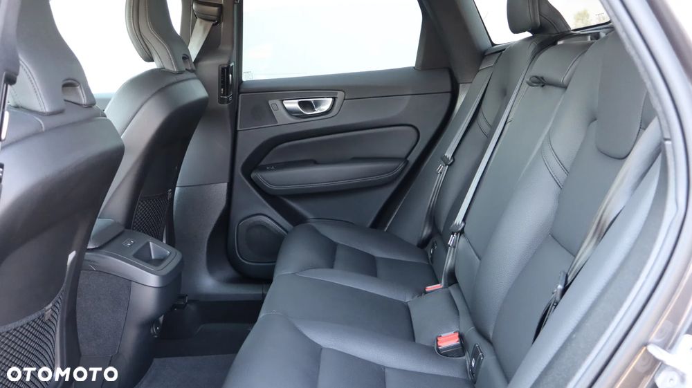 Volvo XC 60 B5 B AWD Plus Dark - 16