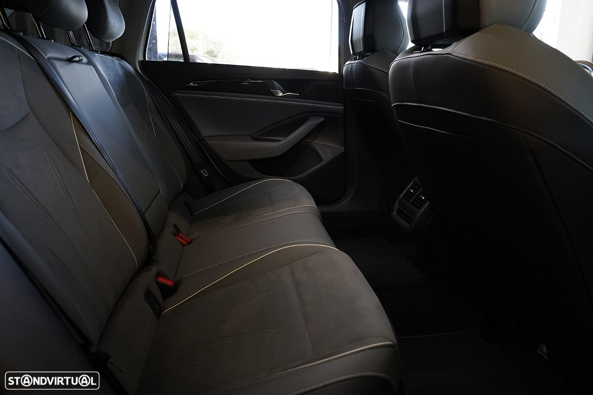 VW Passat Variant 2.0 TDi Business DSG - 20