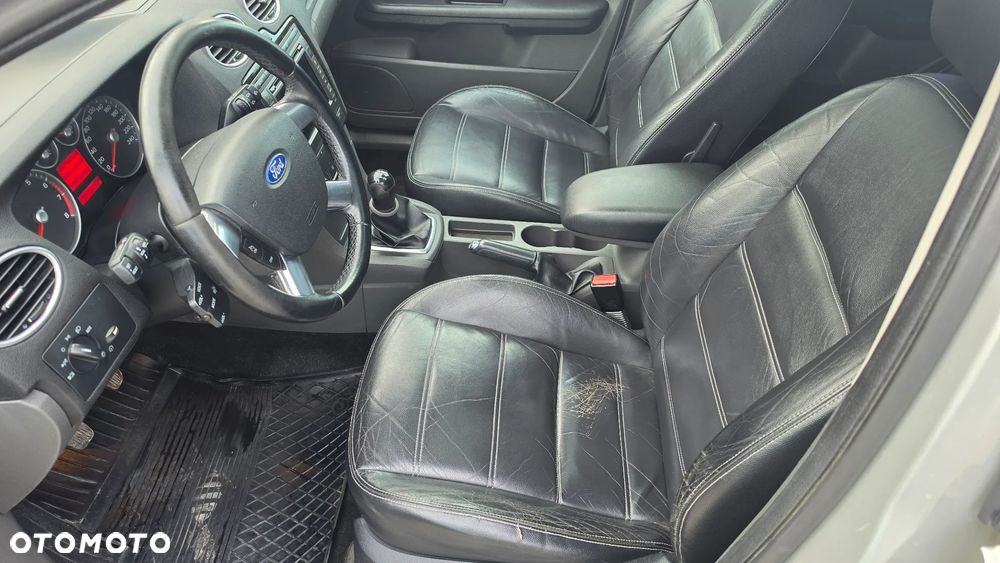 Ford Focus 1.6 Ghia - 12