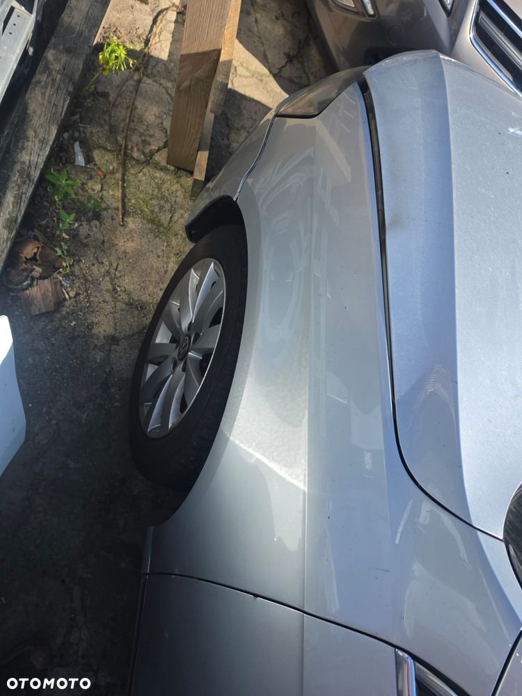 Błotnik  lewy przód  vw  Passat  b7  w  kolorze  LA7W - 2