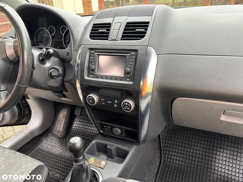 Suzuki SX4 1.6 Comfort - 4