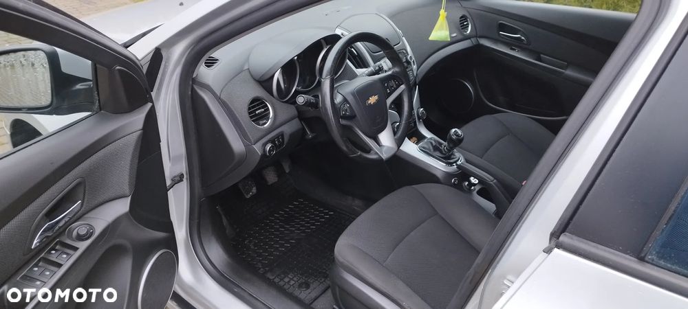 Chevrolet Cruze 1.6 LS - 8
