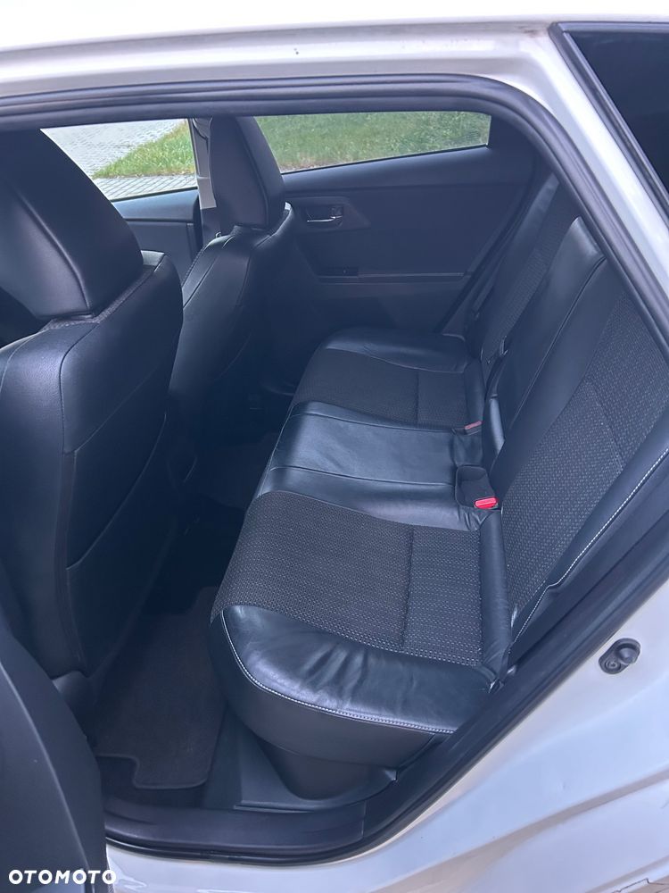 Toyota Auris ver-1-8-hsd-luna - 11