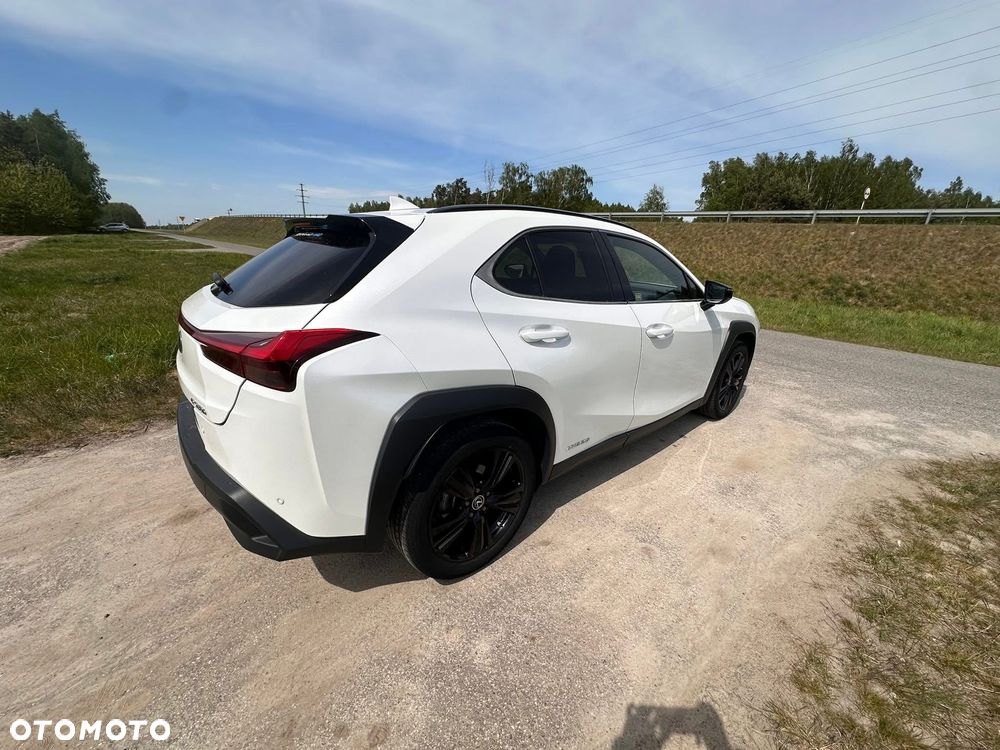 Lexus UX - 4