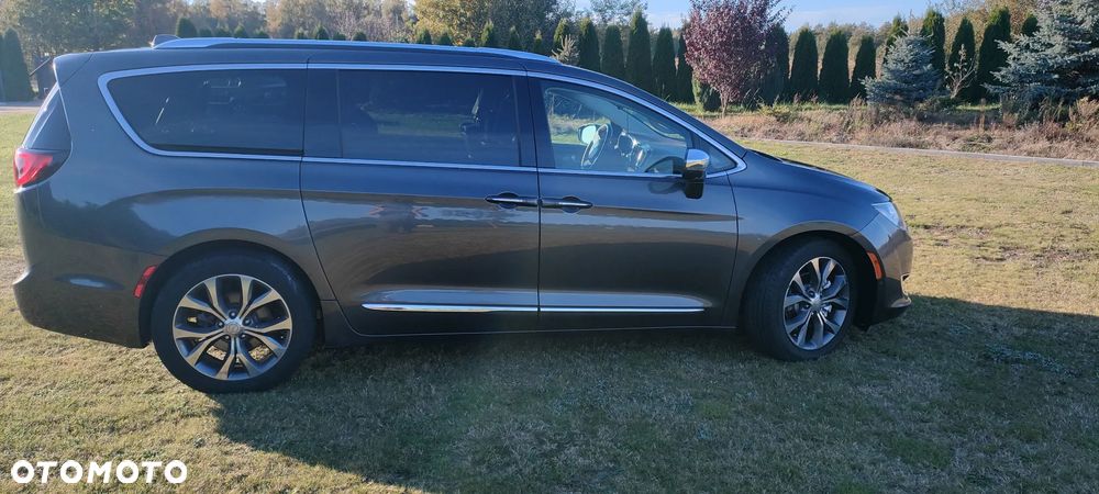 Chrysler Pacifica - 22