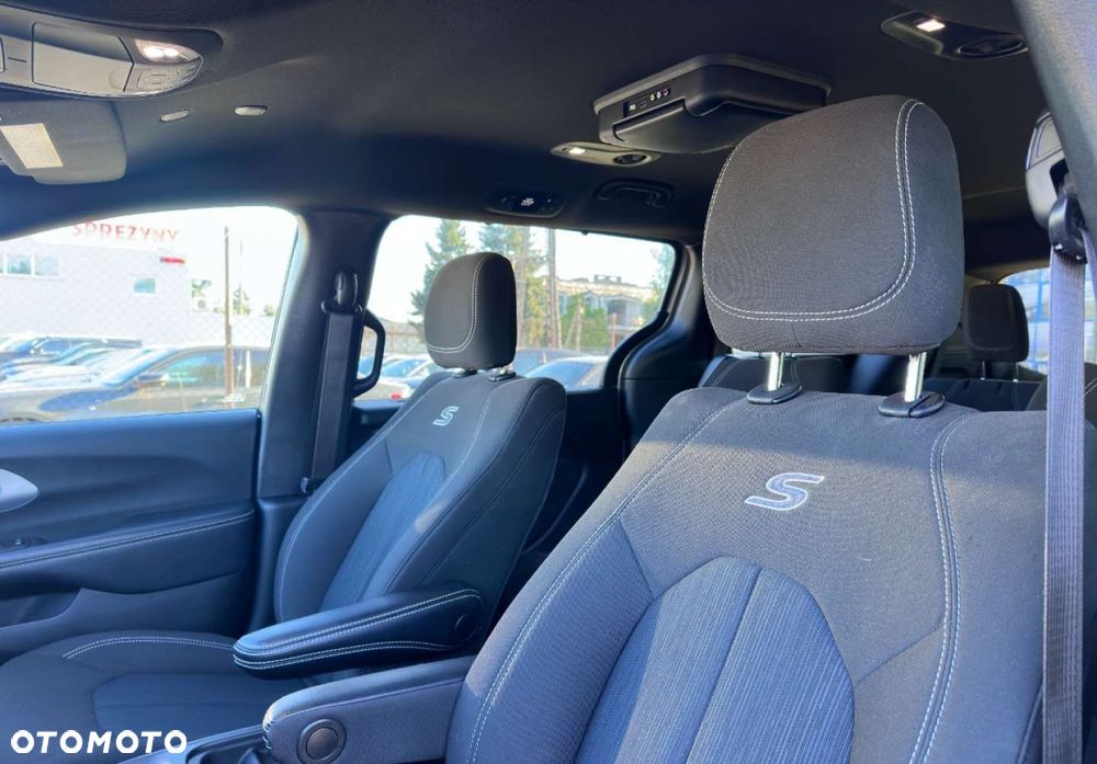 Chrysler Pacifica - 12