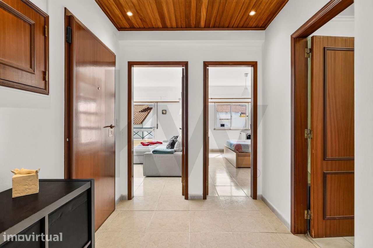Apartamento T3 com garagem e sótão convertido em T1 - Grande imagem: 5/39