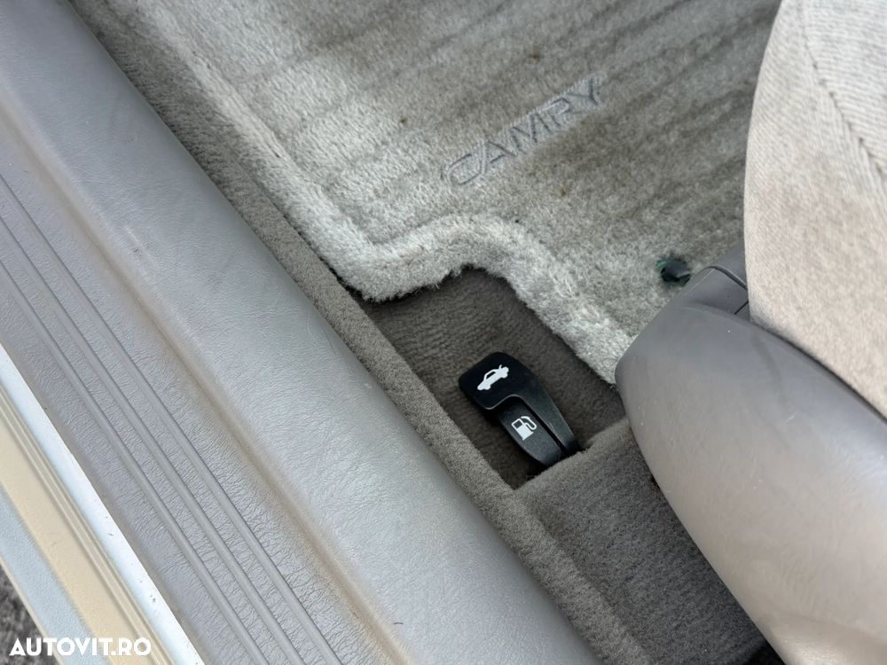 Toyota Camry - 24