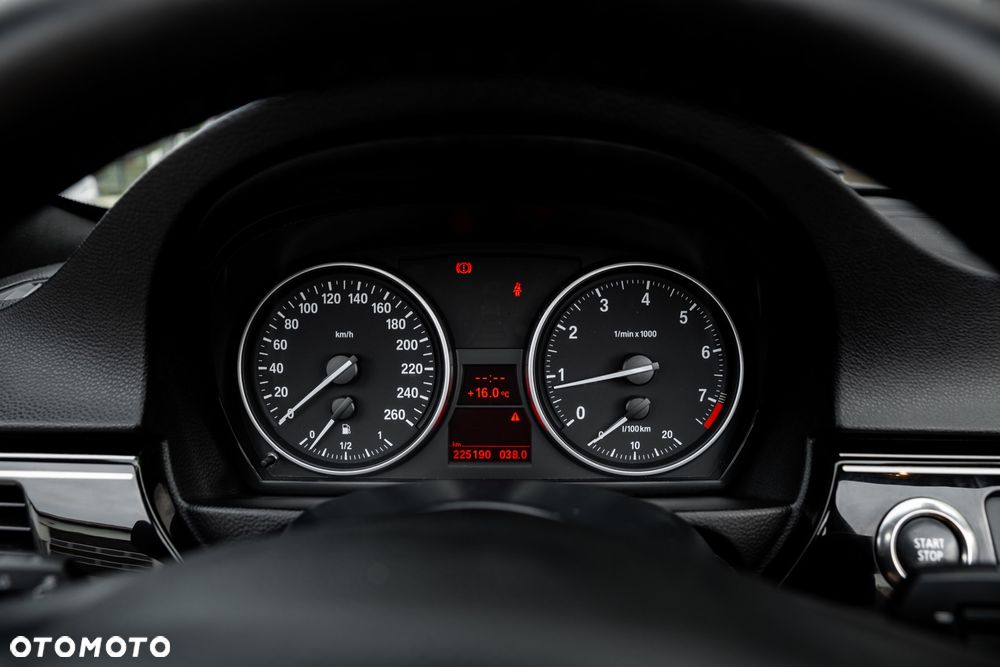 BMW Seria 3 320i Edition Exclusive - 31