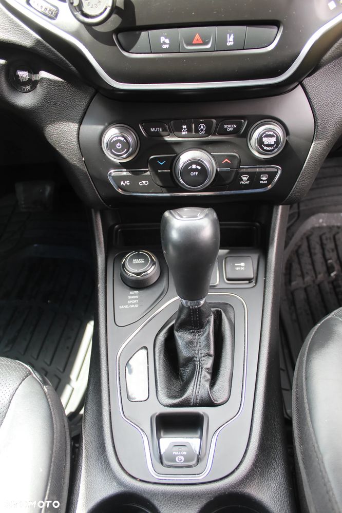 Jeep Cherokee - 23
