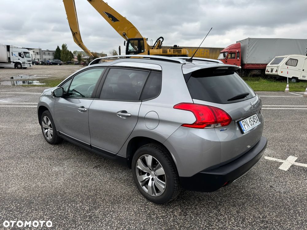 Peugeot 2008 1.2 Pure Tech Style S&S - 34