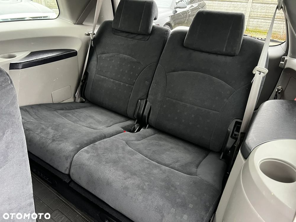 Mitsubishi Grandis 2.4 Intense - 27