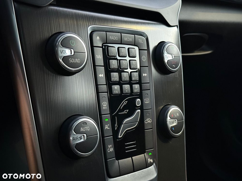 Volvo V40 D4 Drive-E Momentum - 23