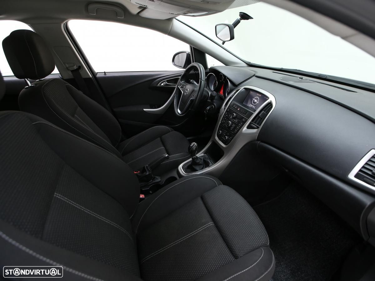 Opel Astra Sports Tourer - 12