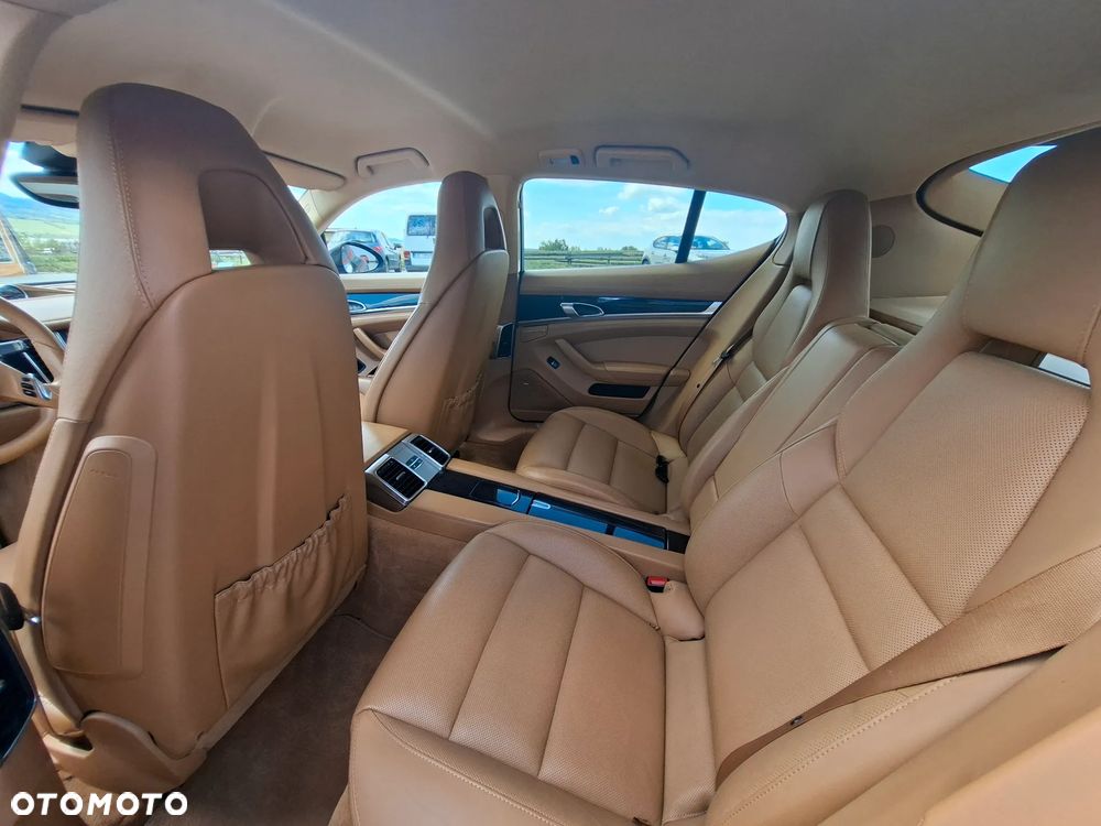 Porsche Panamera 4S - 12