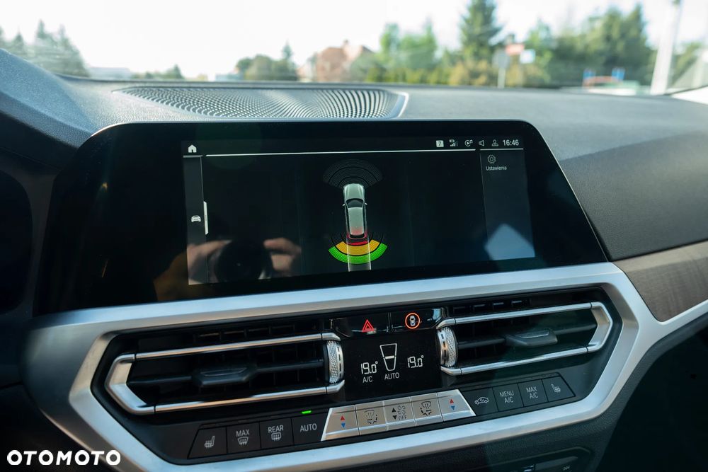 BMW Seria 3 330i Sport Line - 16