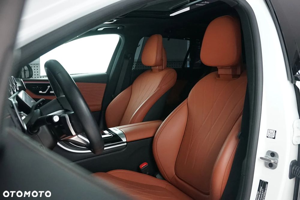 Mercedes-Benz Klasa C 300 4Matic T 9G-TRONIC AMG Line - 8