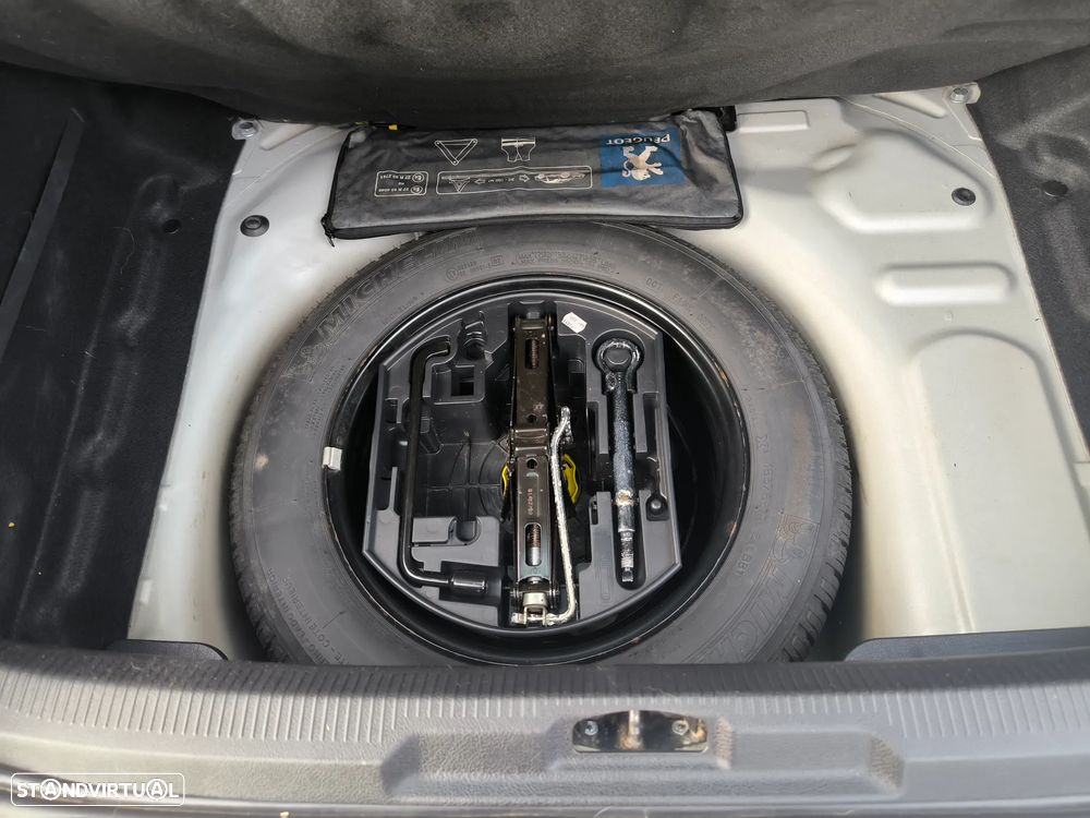 Peugeot 207 1.4 16V Urban - 12