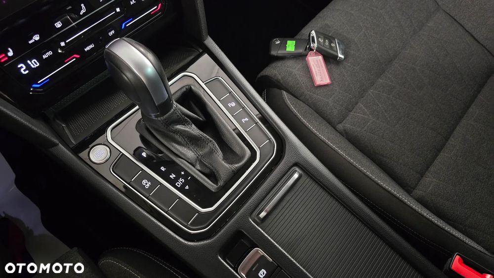 Volkswagen Passat - 21