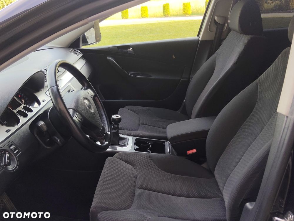 Volkswagen Passat - 4