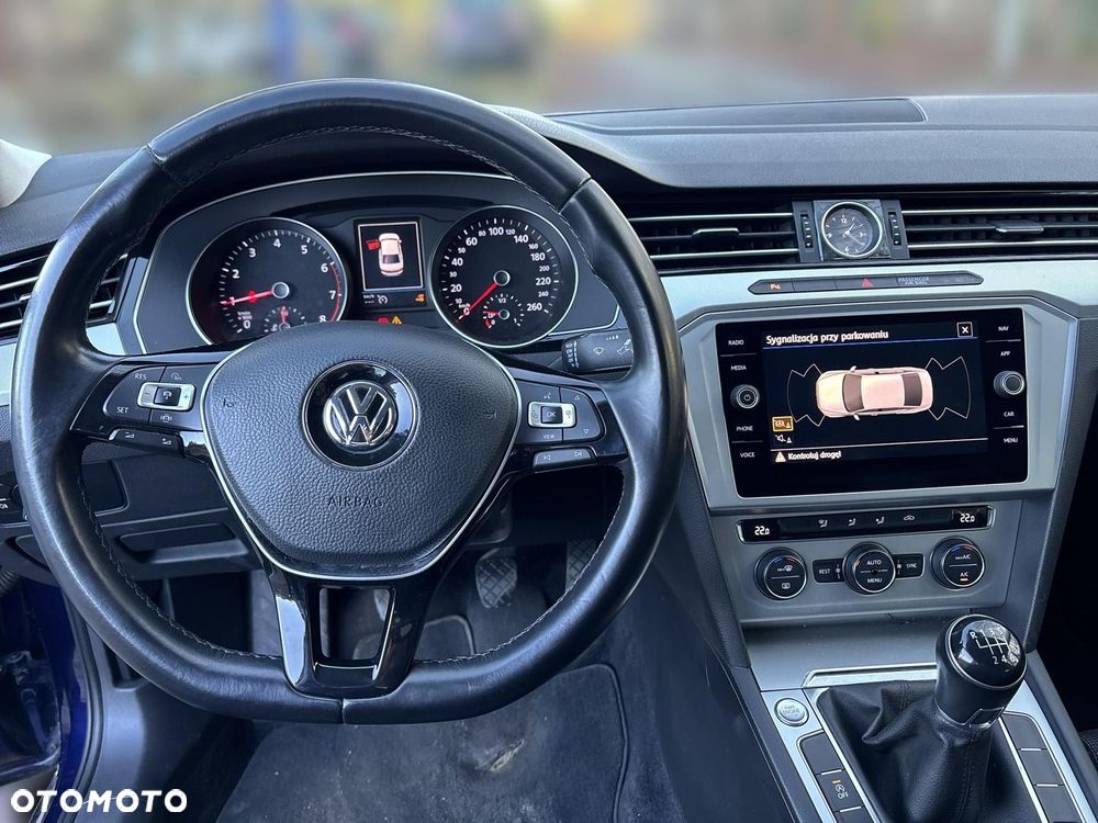 Volkswagen Passat - 16