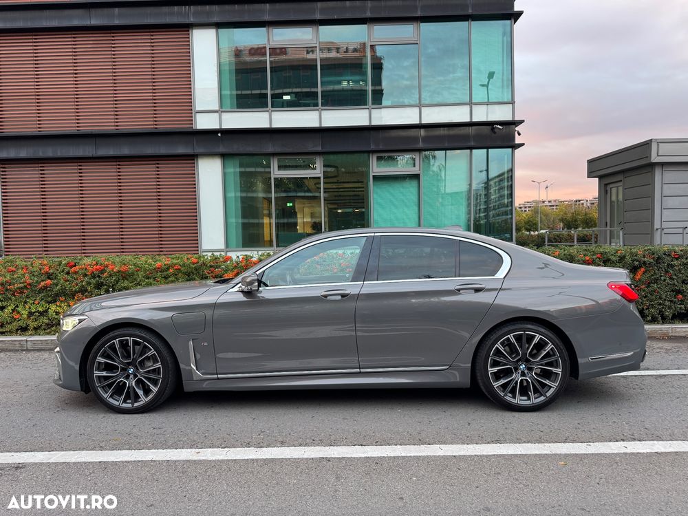 BMW Seria 7 745e - 17