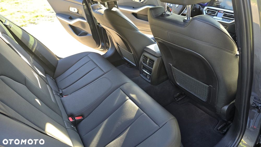 BMW Seria 3 330i Sport Line - 16
