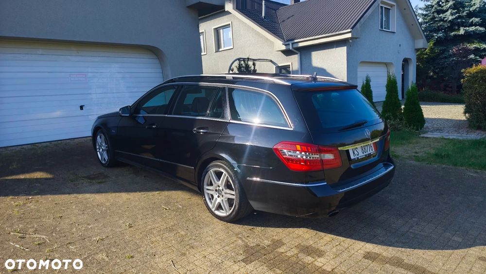Mercedes-Benz E-Class 2011 photo 4
