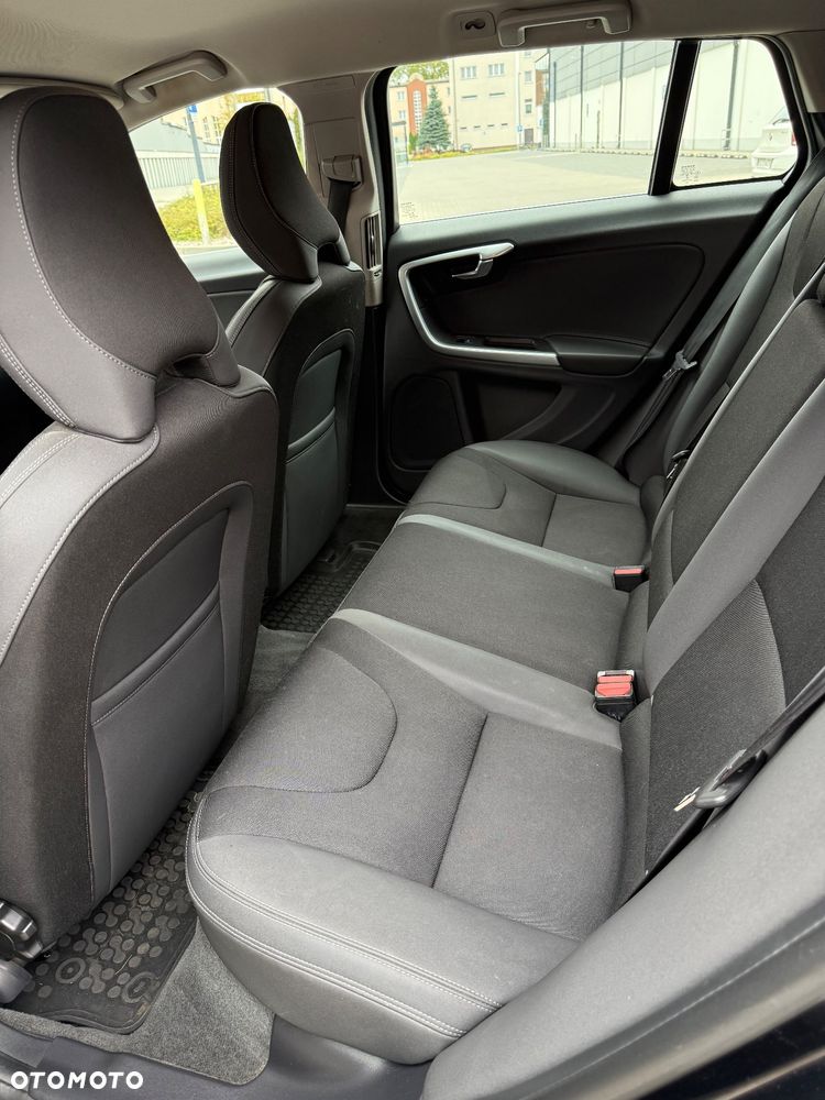 Volvo V60 D4 Drive-E Momentum - 10