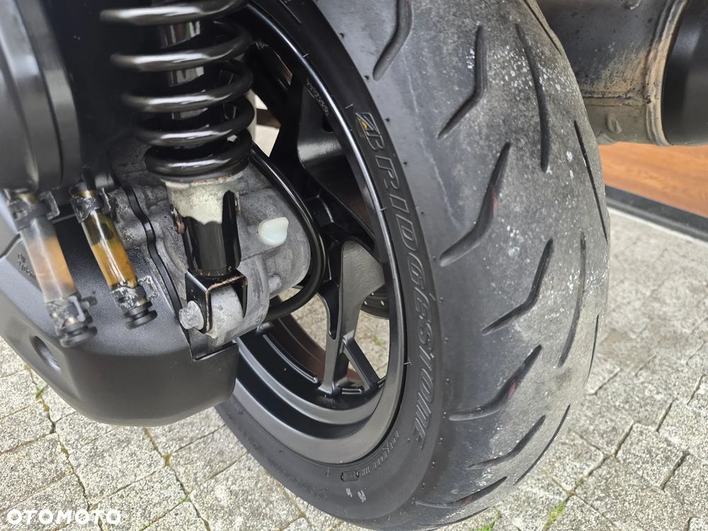 Yamaha X-max - 24