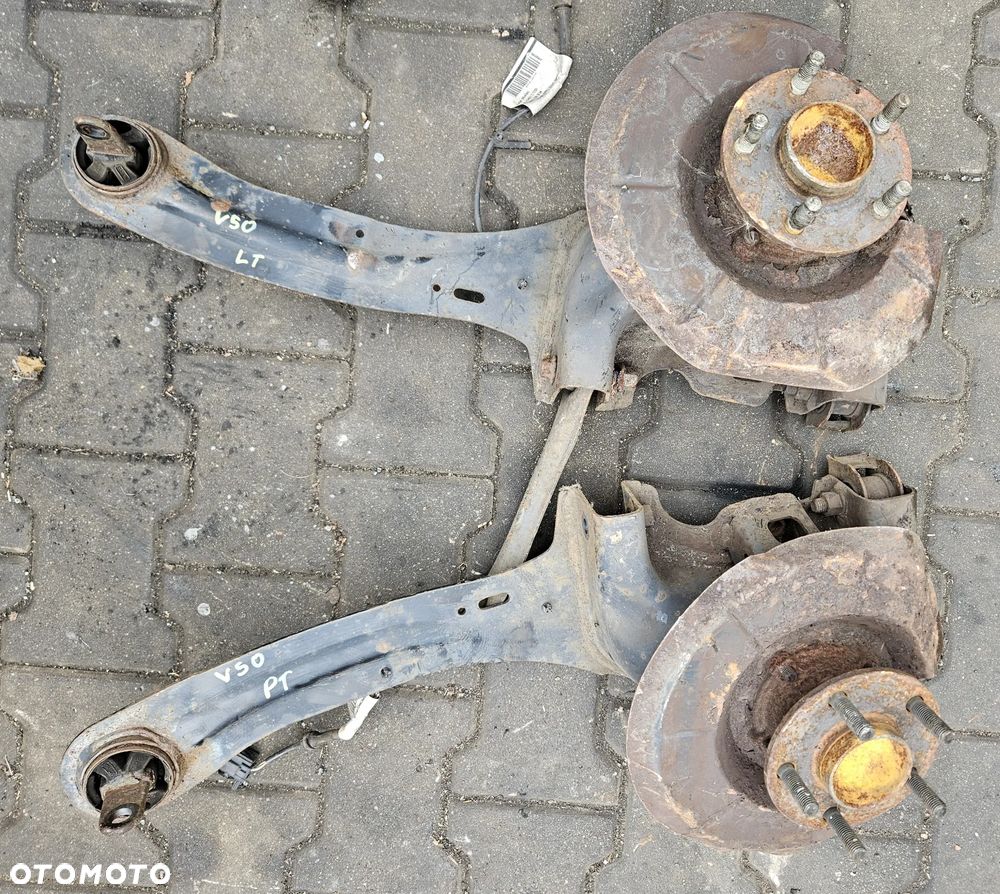 Volvo S40 II V50 wahacz tył tylny  prawy lewy piasta - 2