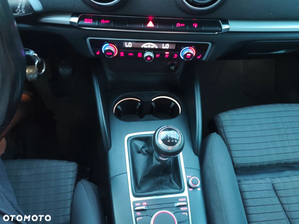 Audi A3 Sportback 2.0 TDI Ambiente - 25