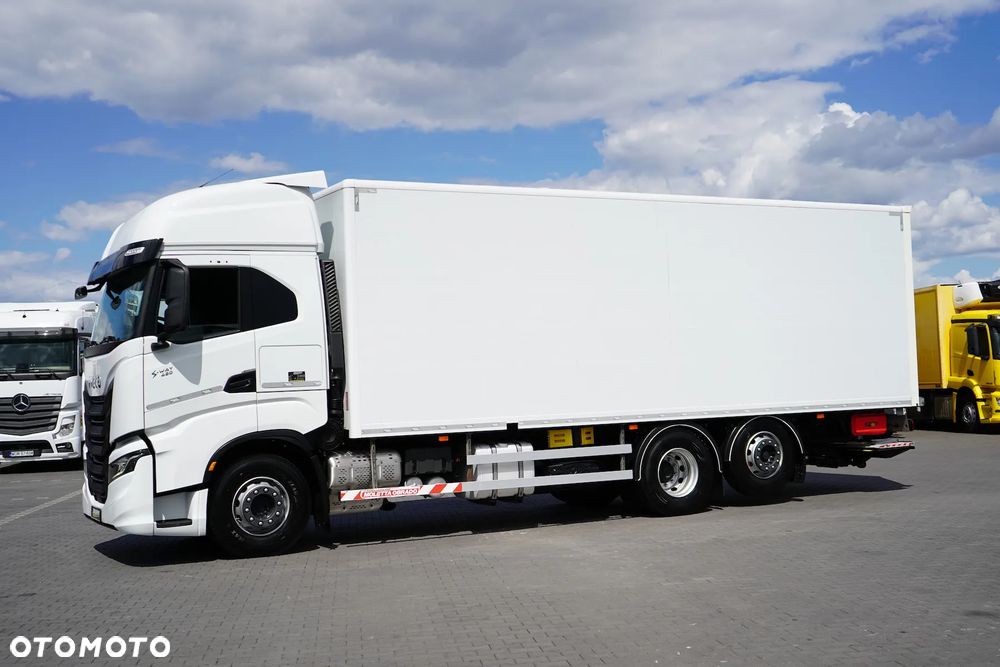 Iveco / S-WAY / 420 / E 6 / KONTENER + WINDA / 20 PALET / RETARDER / OŚ SKRĘTNA / ROLETA - 3