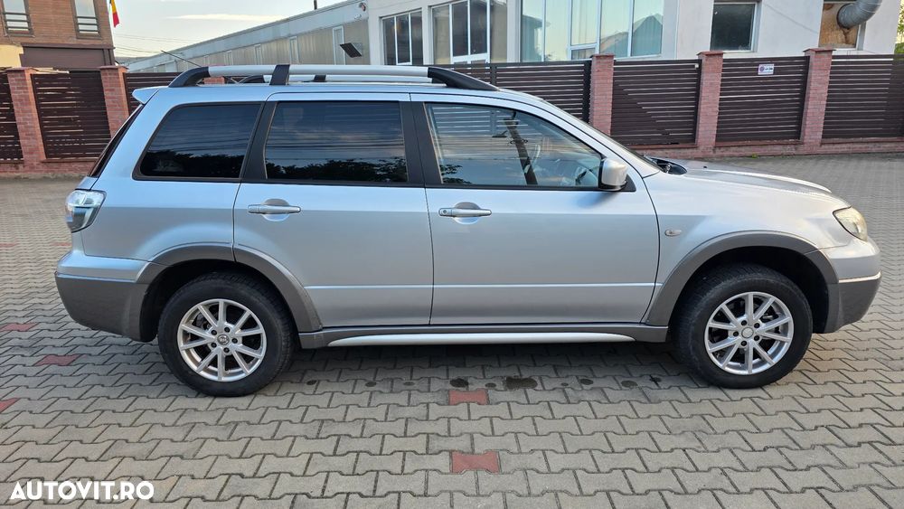 Mitsubishi Outlander - 10