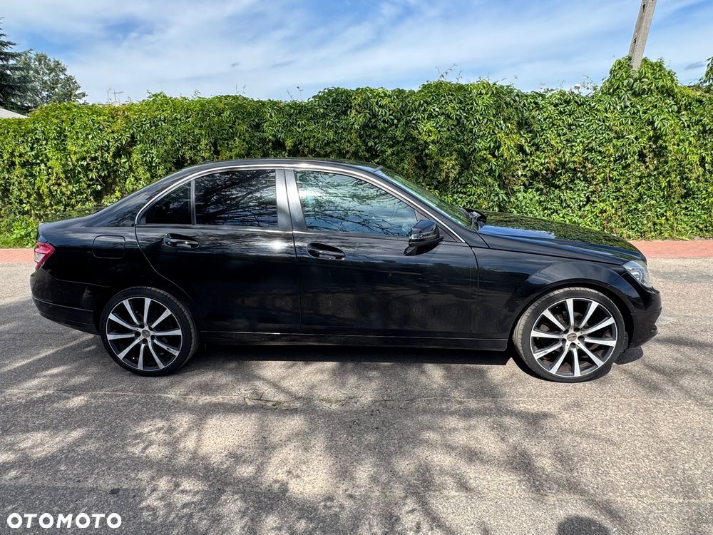 Mercedes-Benz Klasa C 180 CGI BlueEFFICIENCY Avantgarde - 7