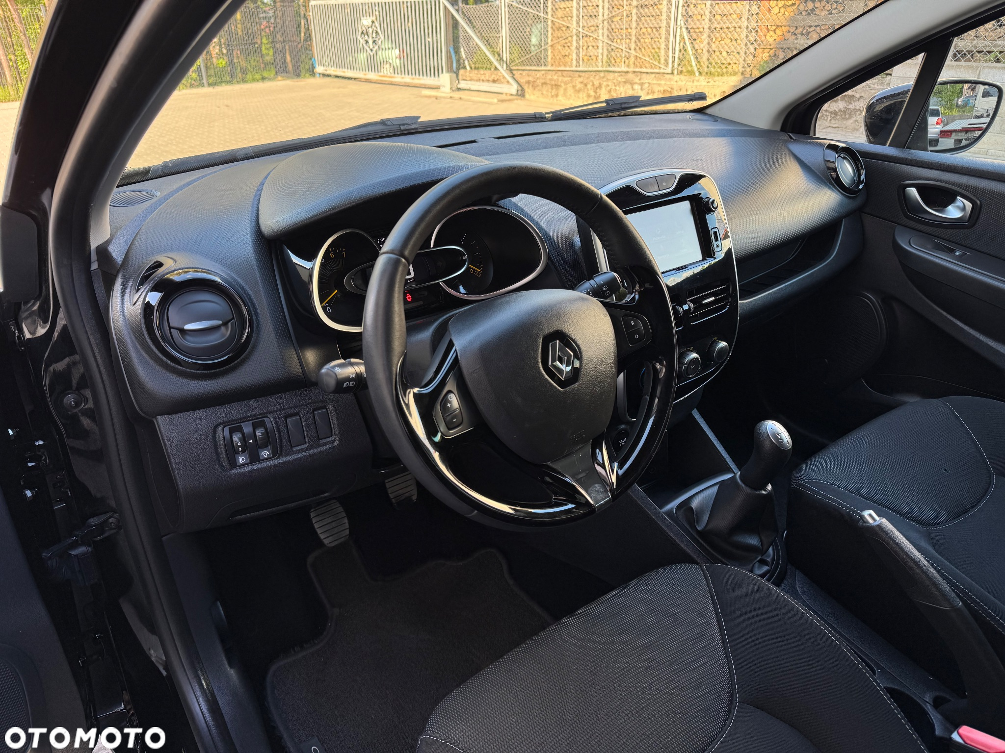 Renault Clio 1.2 16V 75 LIMITED - 17