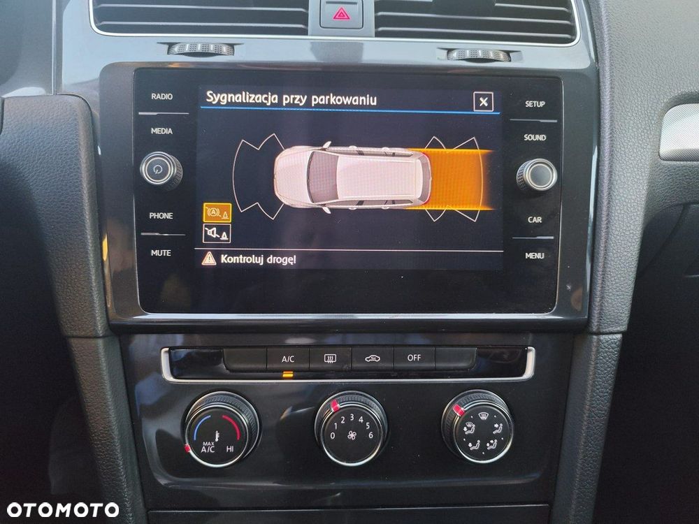 Volkswagen Golf - 10