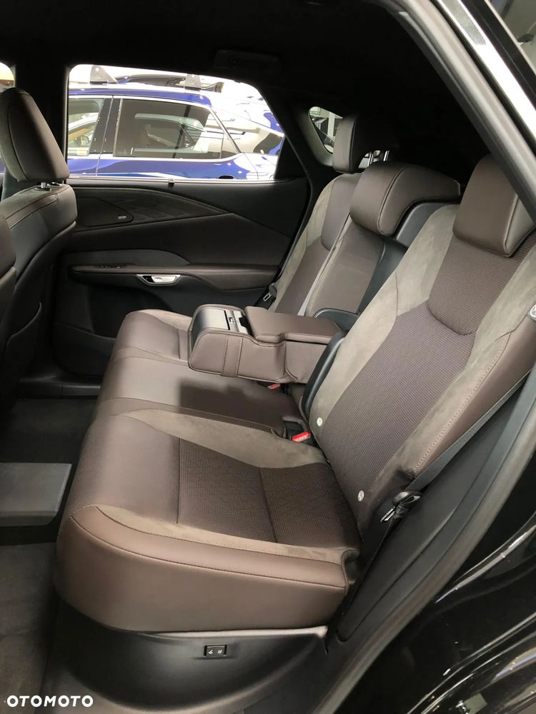 Lexus RX 450h+ Omotenashi - 11