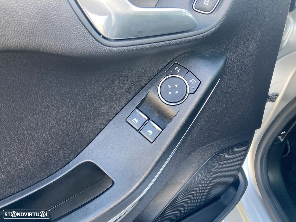 Ford Fiesta 1.0 EcoBoost S&S TITANIUM - 25