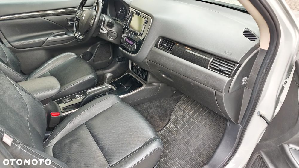 Mitsubishi Outlander 2.0 4WD CVT Diamant Edition+ - 11