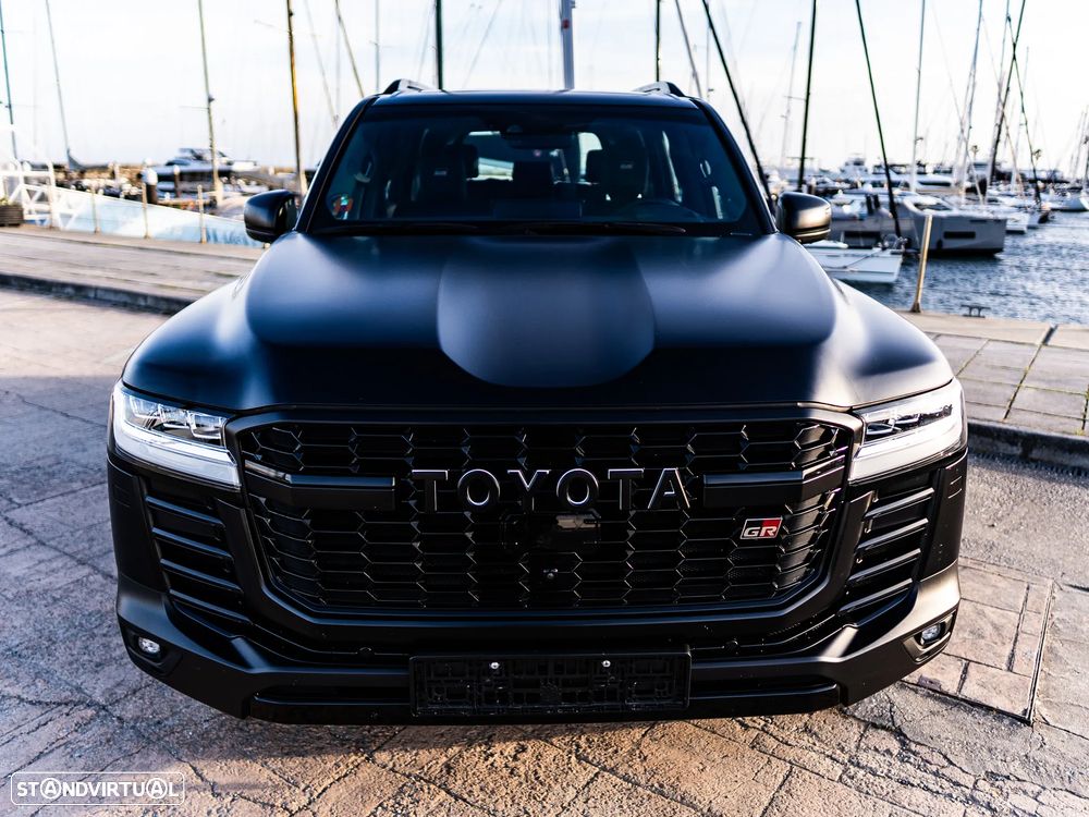 Toyota Land Cruiser - 1