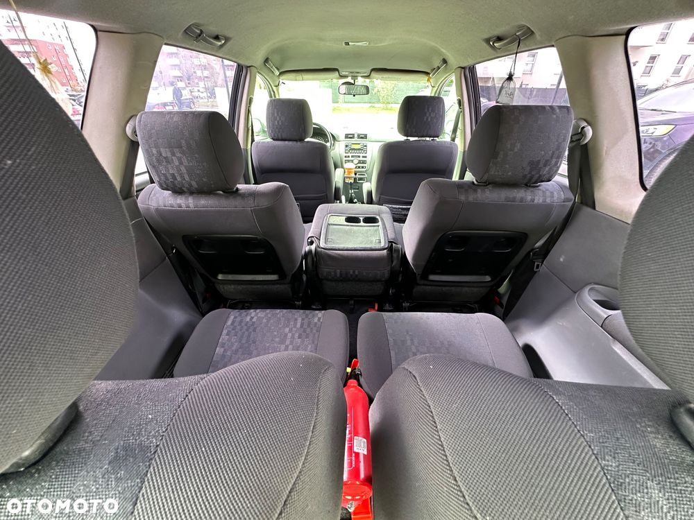 Toyota Avensis Verso 2.0 D-4D - 23