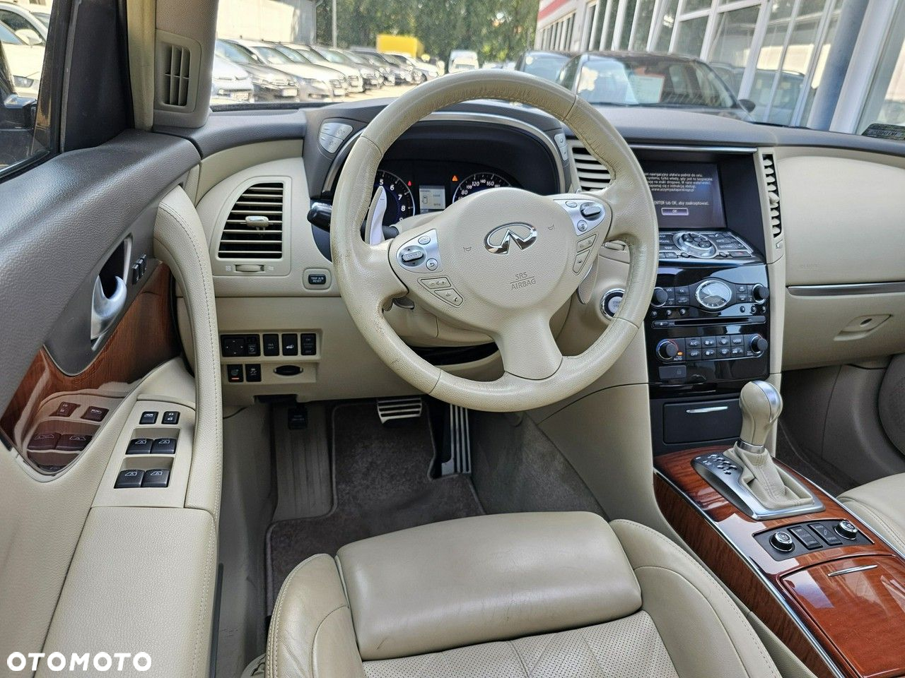 Infiniti QX70 - 26