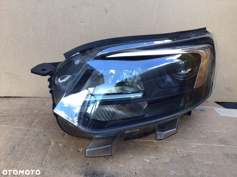 Lampa przednia lewa Opel Zafira D Vivaro C expert proace jumpy xenon - 1