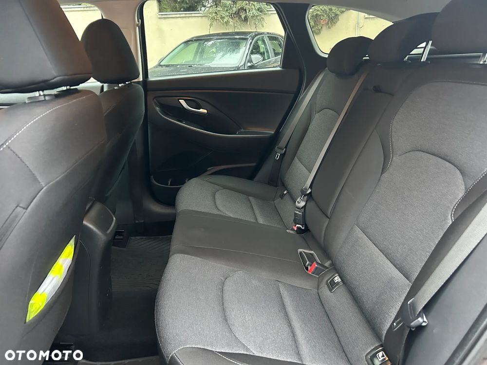 Hyundai i30 1.6 D Comfort DCT - 14