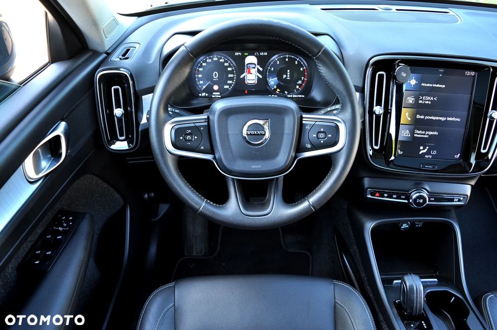 Volvo XC 40 T4 Geartronic Momentum Pro - 29