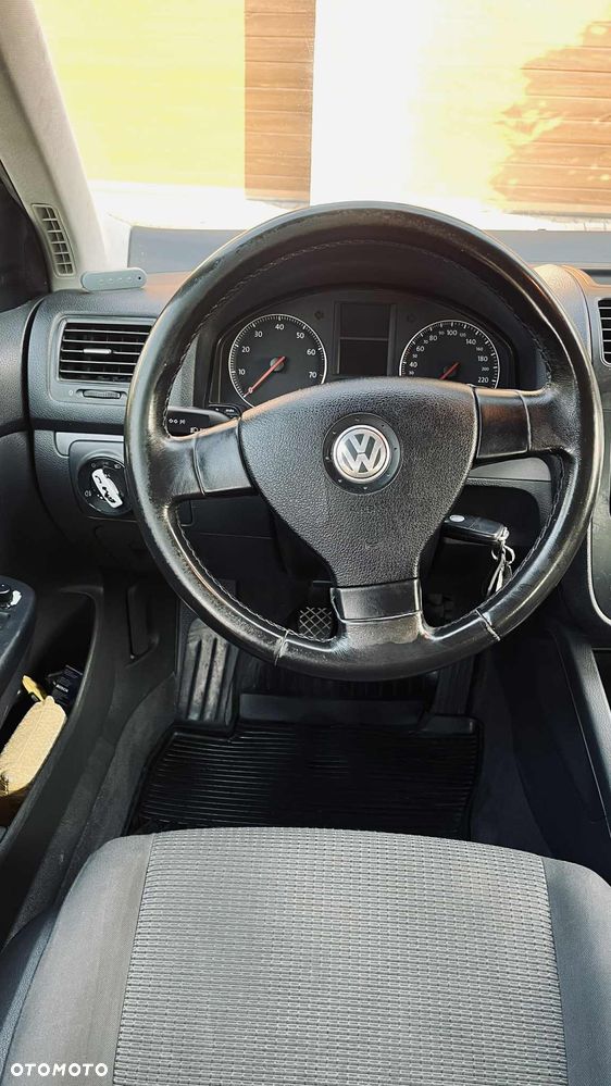 Volkswagen Jetta - 11