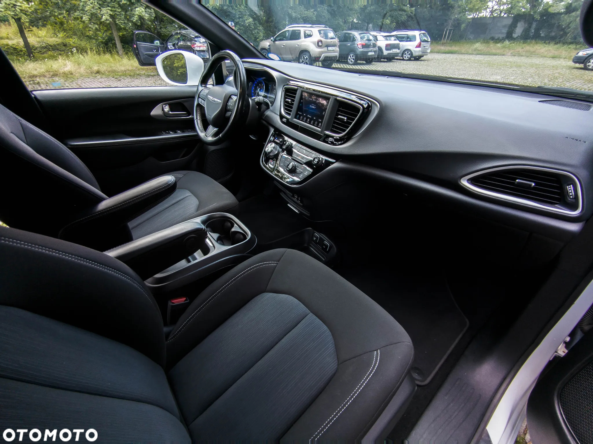 Chrysler Pacifica - 26
