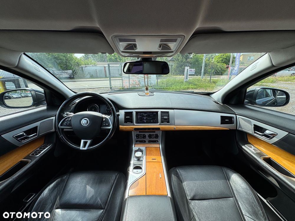 Jaguar XF 2.2 D Premium Luxury - 7