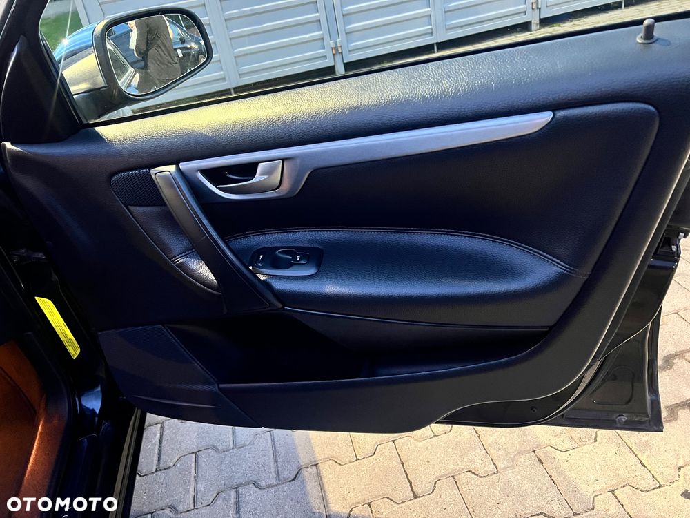 Volvo S60 ver-2-4d5-rubin - 8